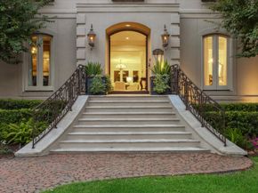 5602 Indian Circle, Houston TX 77056