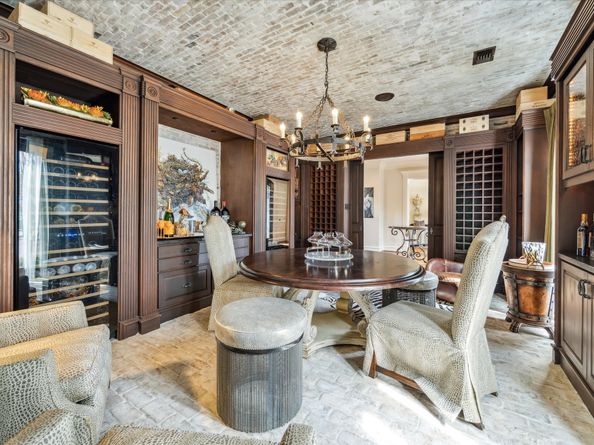 5602 Indian Circle, Houston TX 77056