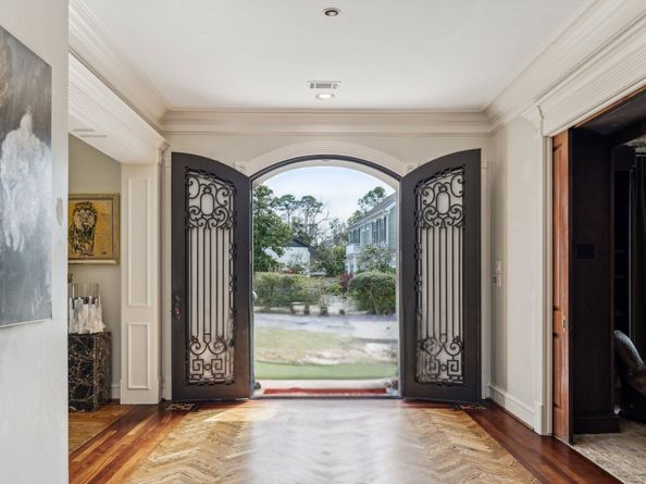 5602 Indian Circle, Houston TX 77056