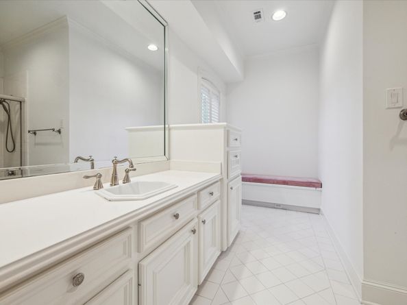 5602 Indian Circle, Houston TX 77056