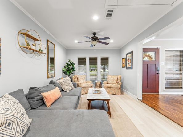 1919 Ansbury Drive, Houston TX 77018