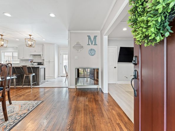 1919 Ansbury Drive, Houston TX 77018