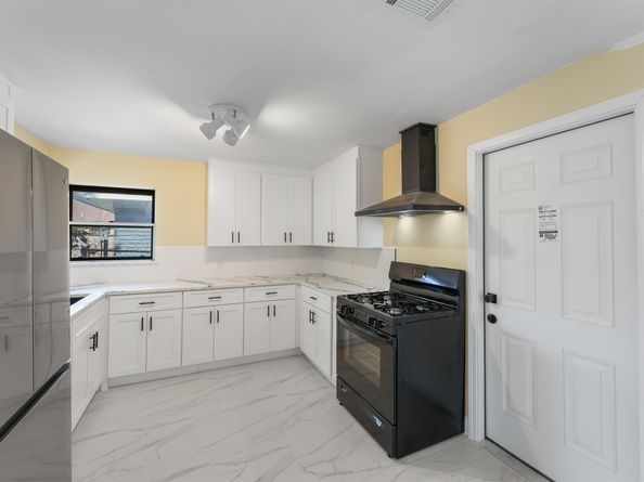 9711 Bertwood Street, Houston TX 77016