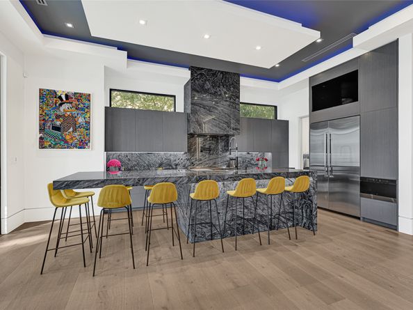 1025 Wakefield Drive, Houston TX 77018