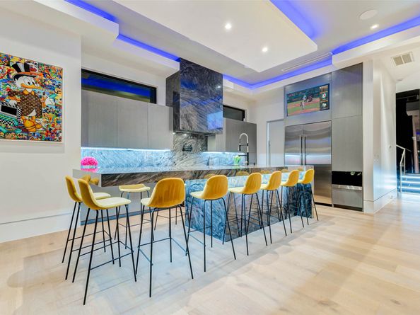 1025 Wakefield Drive, Houston TX 77018