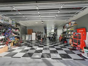 1025 Wakefield Drive, Houston TX 77018