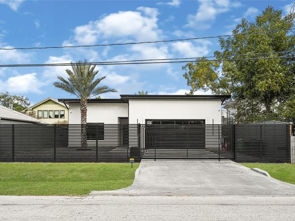 1025 Wakefield Drive, Houston TX 77018