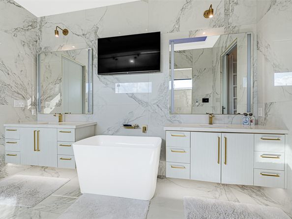 1025 Wakefield Drive, Houston TX 77018