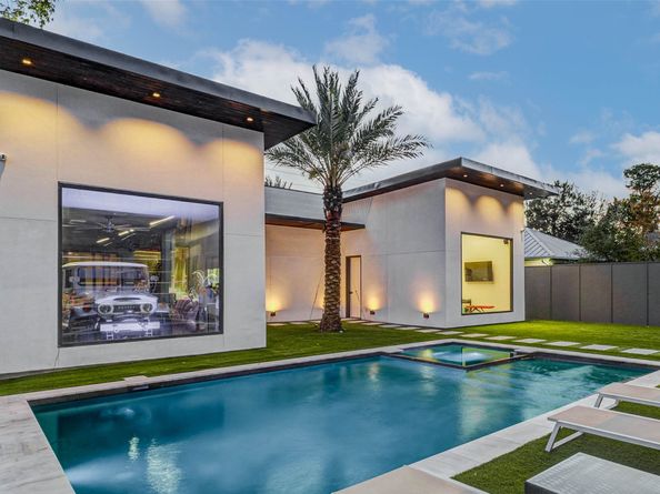 1025 Wakefield Drive, Houston TX 77018