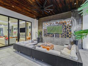 1025 Wakefield Drive, Houston TX 77018