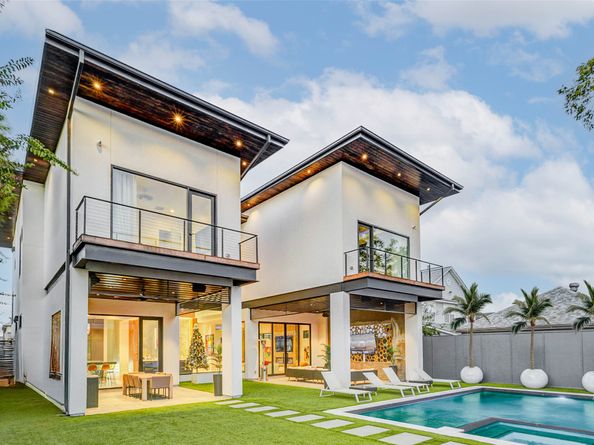 1025 Wakefield Drive, Houston TX 77018