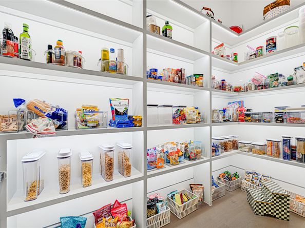 1025 Wakefield Drive, Houston TX 77018