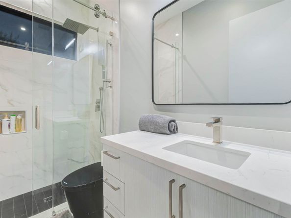 1025 Wakefield Drive, Houston TX 77018