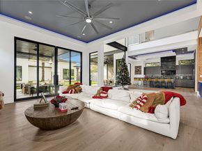 1025 Wakefield Drive, Houston TX 77018