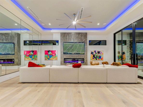 1025 Wakefield Drive, Houston TX 77018