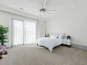 1025 Wakefield Drive, Houston TX 77018