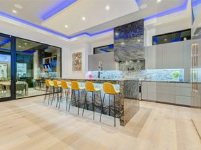 1025 Wakefield Drive, Houston TX 77018