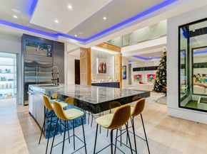 1025 Wakefield Drive, Houston TX 77018