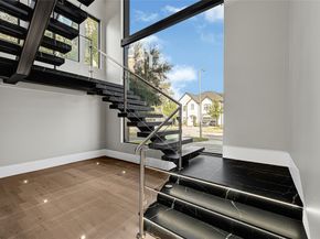 1025 Wakefield Drive, Houston TX 77018