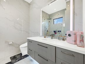 1025 Wakefield Drive, Houston TX 77018