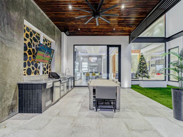 1025 Wakefield Drive, Houston TX 77018