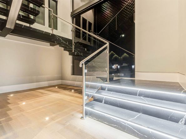 1025 Wakefield Drive, Houston TX 77018