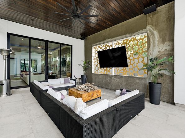 1025 Wakefield Drive, Houston TX 77018