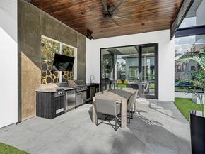 1025 Wakefield Drive, Houston TX 77018