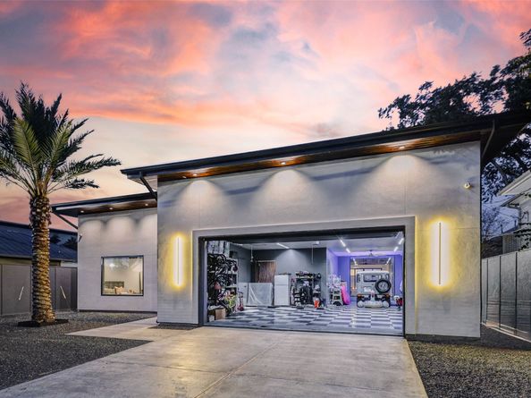 1025 Wakefield Drive, Houston TX 77018