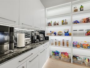 1025 Wakefield Drive, Houston TX 77018