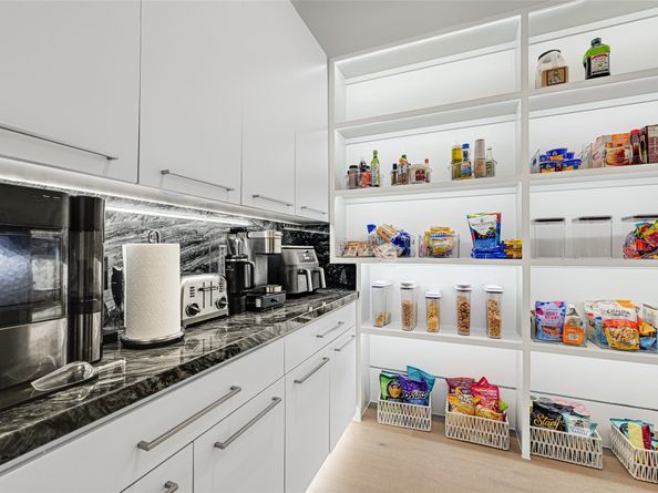 1025 Wakefield Drive, Houston TX 77018