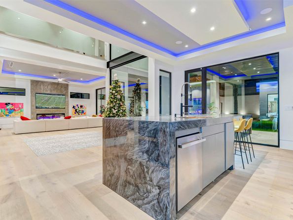 1025 Wakefield Drive, Houston TX 77018