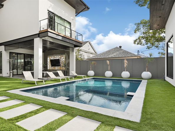 1025 Wakefield Drive, Houston TX 77018