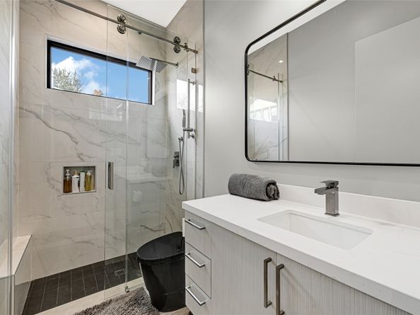 1025 Wakefield Drive, Houston TX 77018