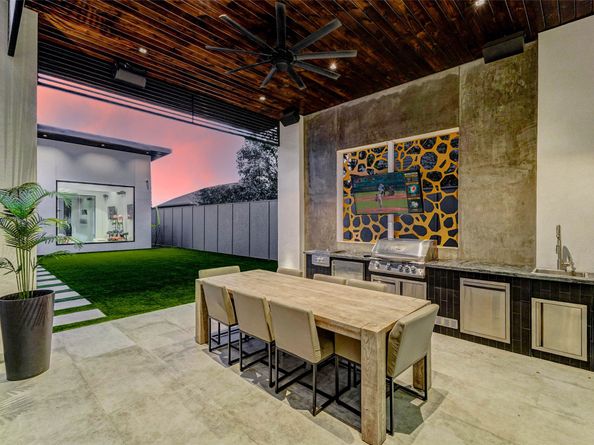 1025 Wakefield Drive, Houston TX 77018