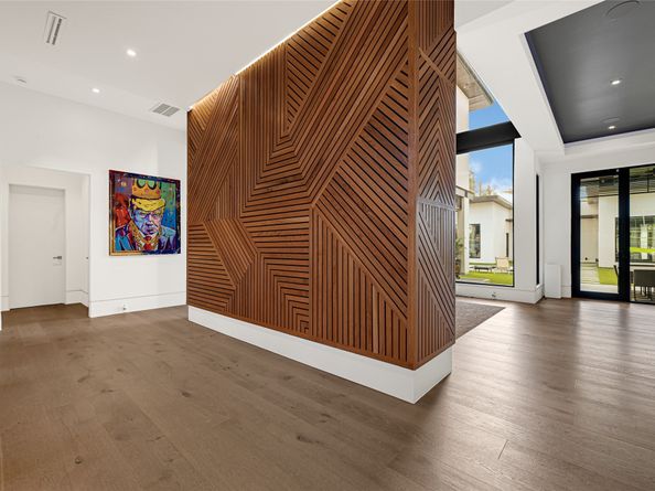 1025 Wakefield Drive, Houston TX 77018