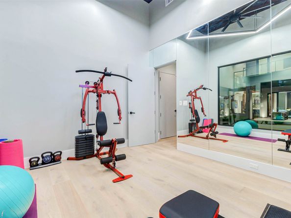 1025 Wakefield Drive, Houston TX 77018