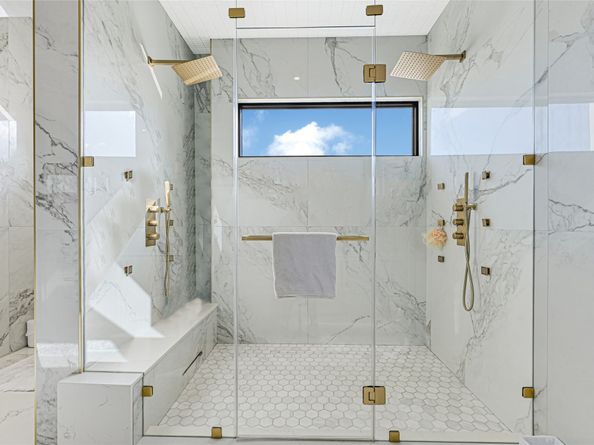 1025 Wakefield Drive, Houston TX 77018