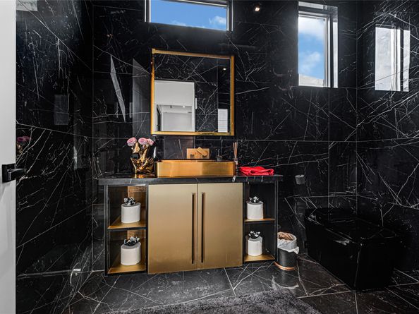 1025 Wakefield Drive, Houston TX 77018