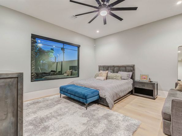 1025 Wakefield Drive, Houston TX 77018