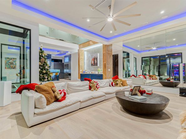 1025 Wakefield Drive, Houston TX 77018