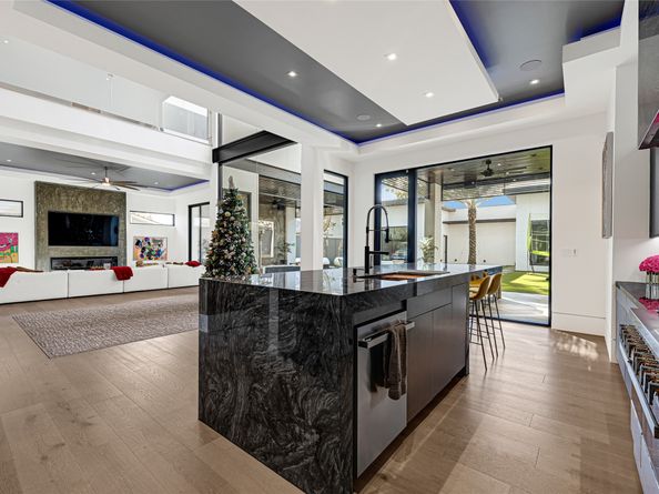 1025 Wakefield Drive, Houston TX 77018