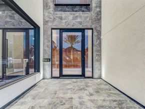 1025 Wakefield Drive, Houston TX 77018