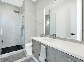 1025 Wakefield Drive, Houston TX 77018