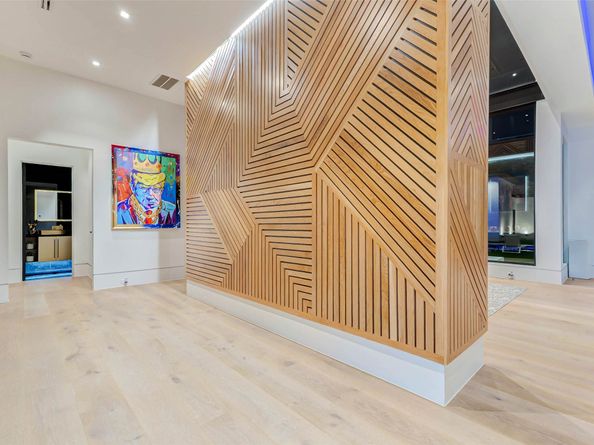 1025 Wakefield Drive, Houston TX 77018