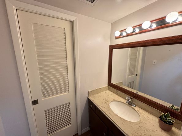 2700 Bellefontaine Street B8, Houston TX 77025