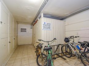 2700 Bellefontaine Street B8, Houston TX 77025