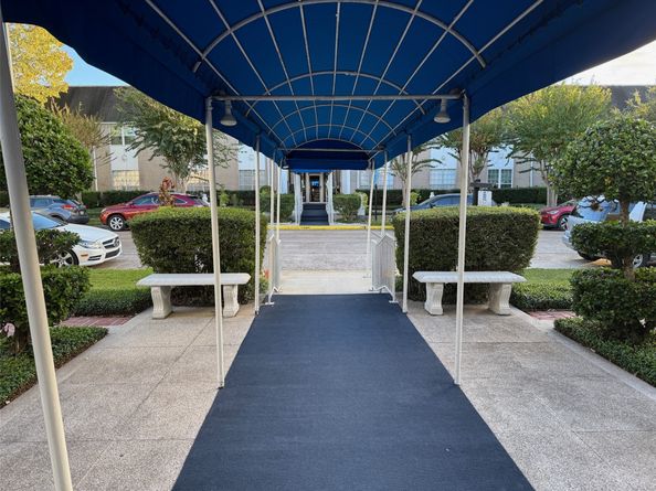 2700 Bellefontaine Street B8, Houston TX 77025