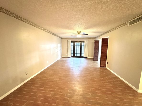 2700 Bellefontaine Street B8, Houston TX 77025