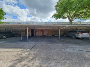 2700 Bellefontaine Street B8, Houston TX 77025